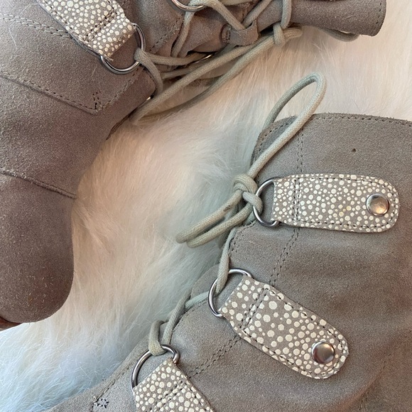 Joan of Arc Wedge - Picture 3 of 3